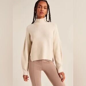 A&F Easy Turtleneck Sweater Cream